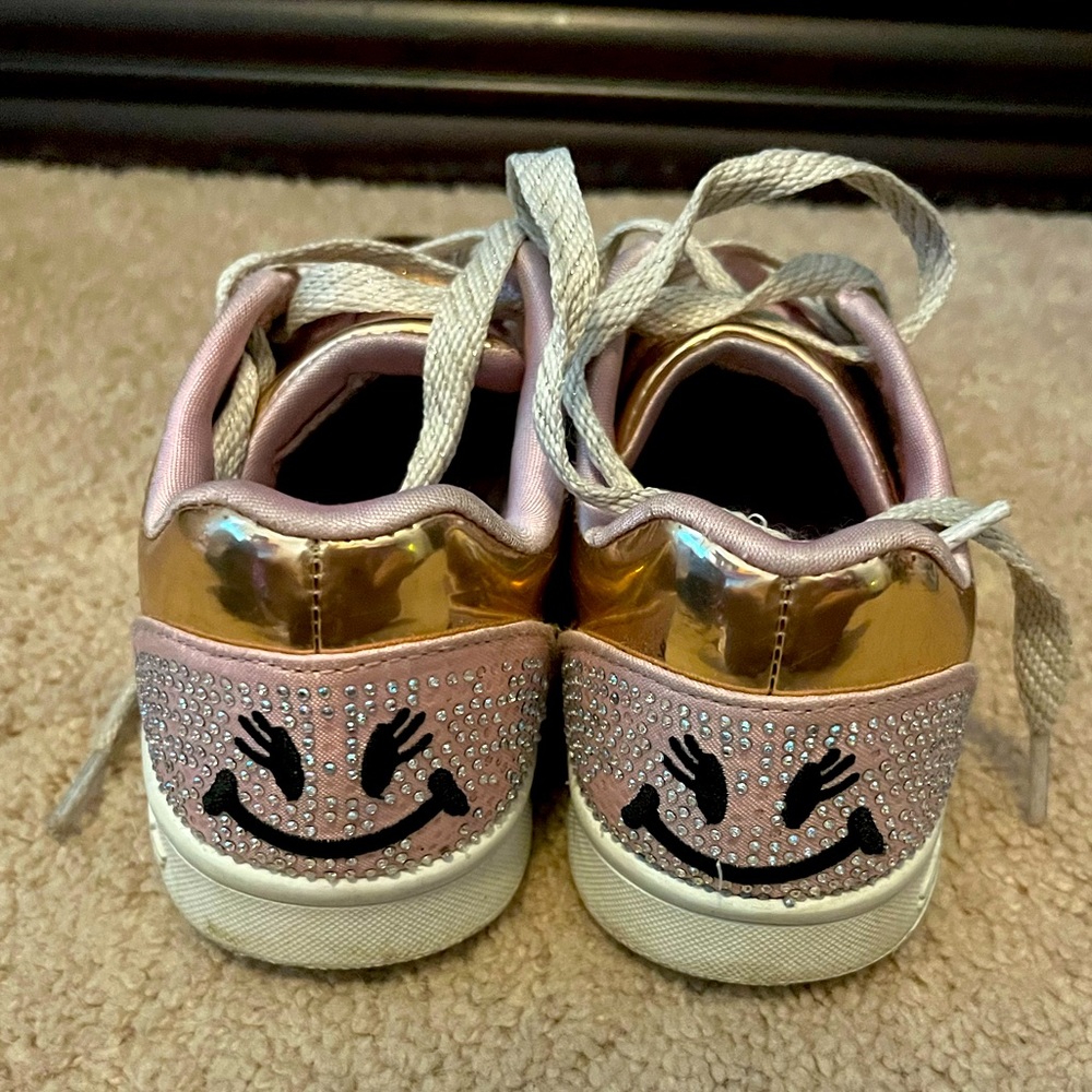 Girls sketchers